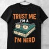 tricou trust me nerd